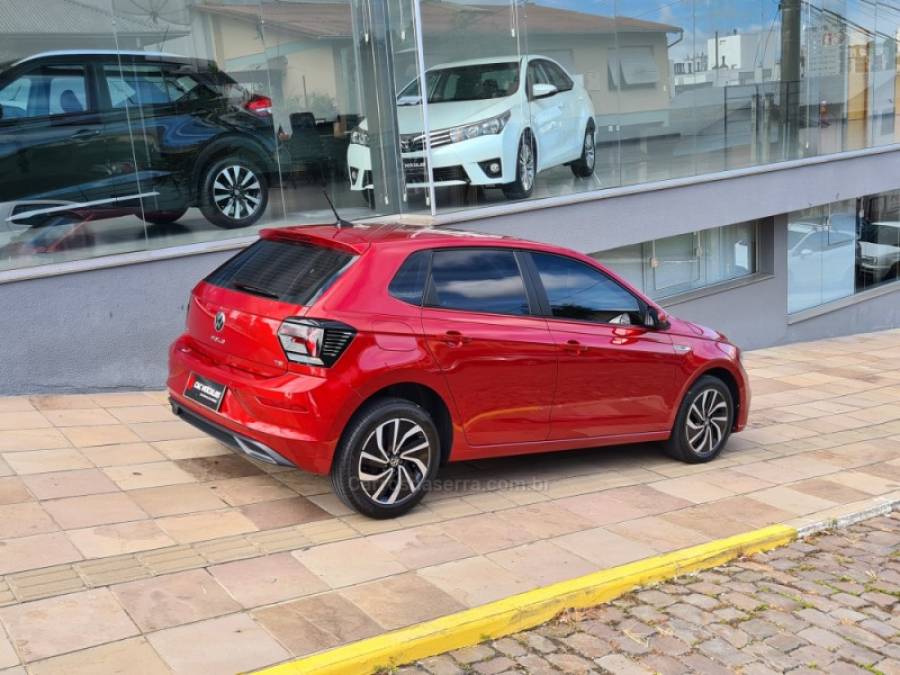 VOLKSWAGEN - POLO - 2022/2023 - Vermelha - R$ 104.000,00