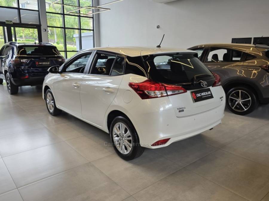 TOYOTA - YARIS - 2019/2019 - Branca - R$ 78.500,00