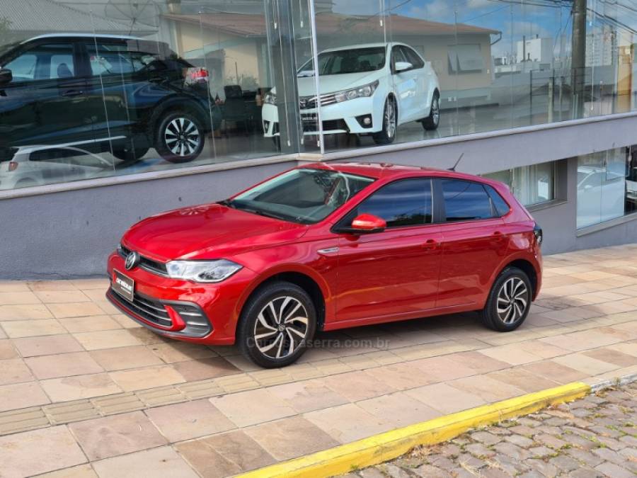 VOLKSWAGEN - POLO - 2022/2023 - Vermelha - R$ 104.000,00