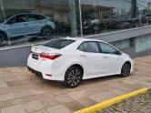 TOYOTA - COROLLA - 2017/2018 - Branca - R$ 107.000,00