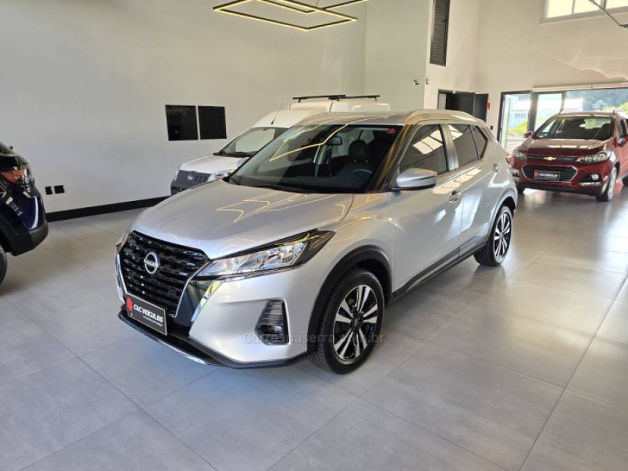 NISSAN - KICKS - 2023/2024 - Prata - R$ 116.000,00