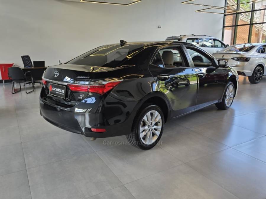 TOYOTA - COROLLA - 2017/2018 - Preta - R$ 105.000,00