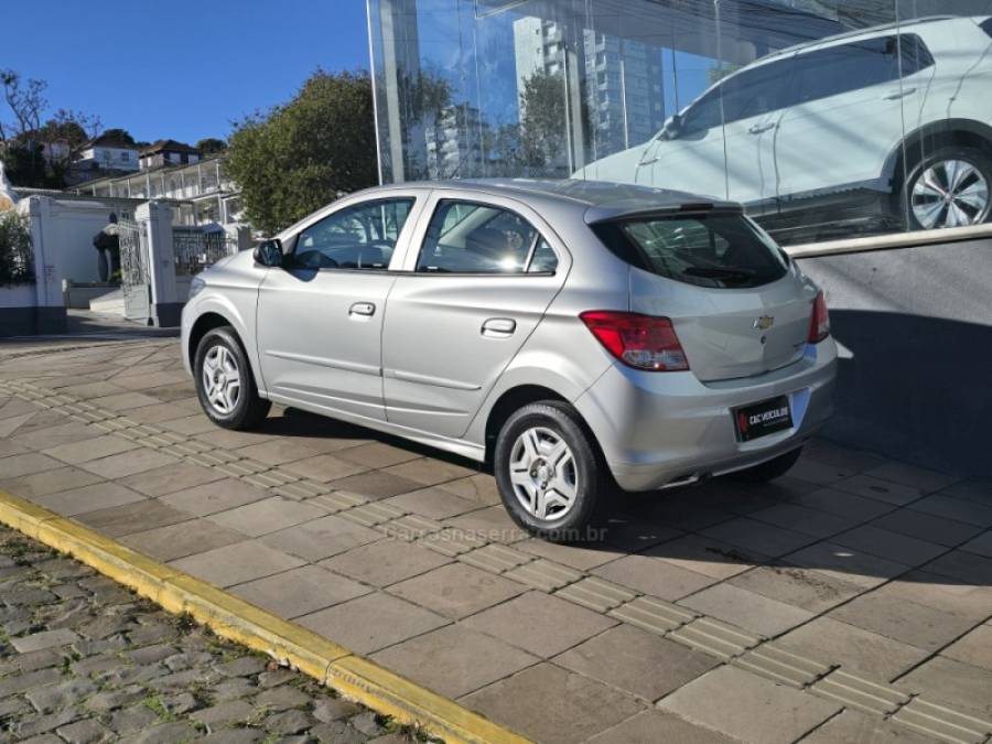 CHEVROLET - ONIX - 2015/2015 - Prata - R$ 47.000,00