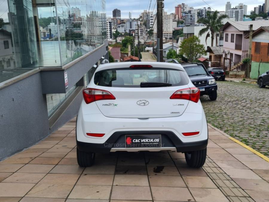 HYUNDAI - HB20X - 2013/2014 - Branca - R$ 59.000,00