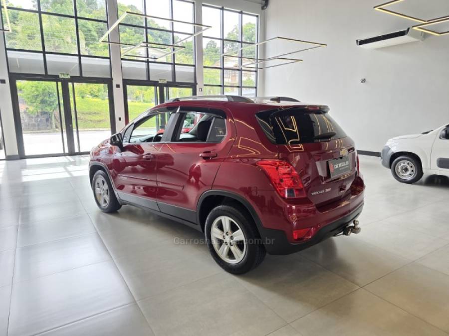 CHEVROLET - TRACKER - 2018/2019 - Vermelha - R$ 83.000,00