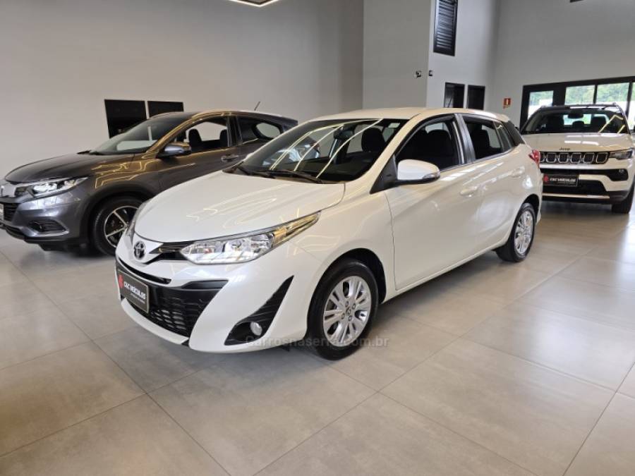 TOYOTA - YARIS - 2019/2019 - Branca - R$ 78.500,00