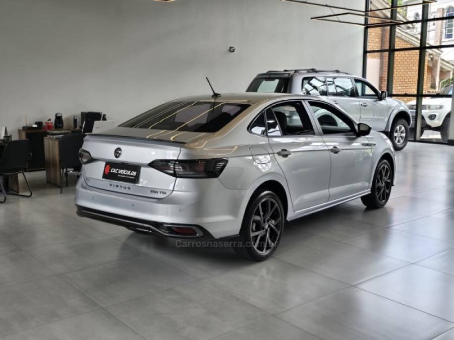 VOLKSWAGEN - VIRTUS - 2023/2023 - Prata - R$ 125.000,00