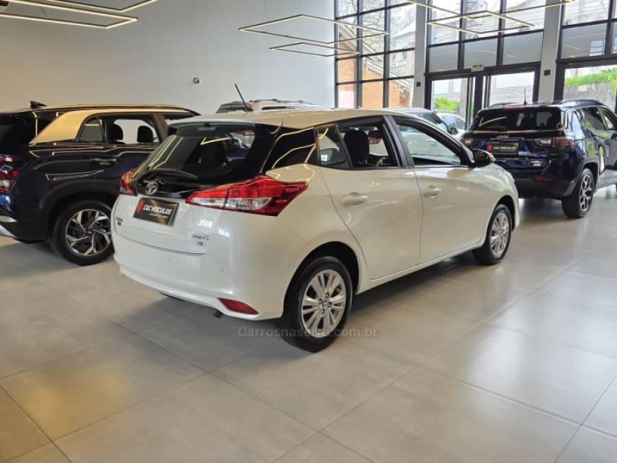 TOYOTA - YARIS - 2019/2019 - Branca - R$ 78.500,00