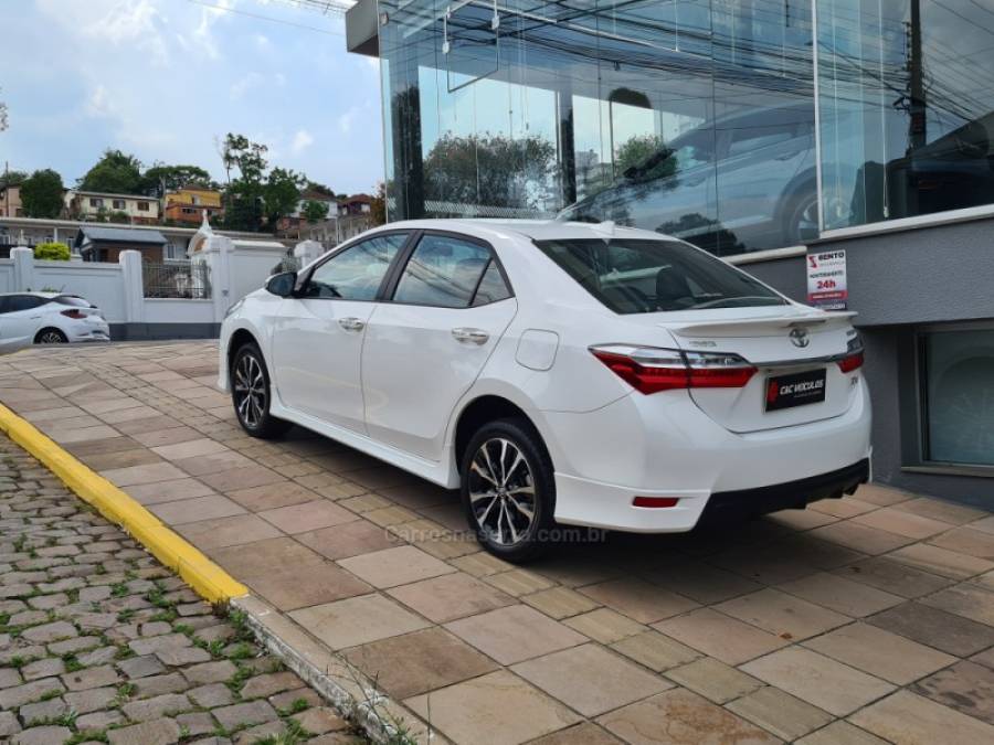 TOYOTA - COROLLA - 2017/2018 - Branca - R$ 107.000,00