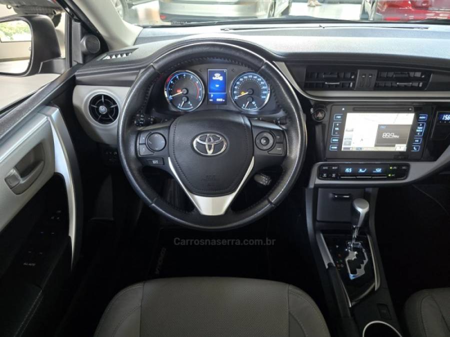 TOYOTA - COROLLA - 2017/2018 - Preta - R$ 105.000,00