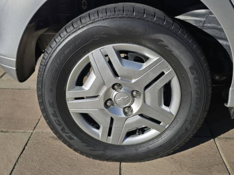 CHEVROLET - ONIX - 2015/2015 - Prata - R$ 47.000,00