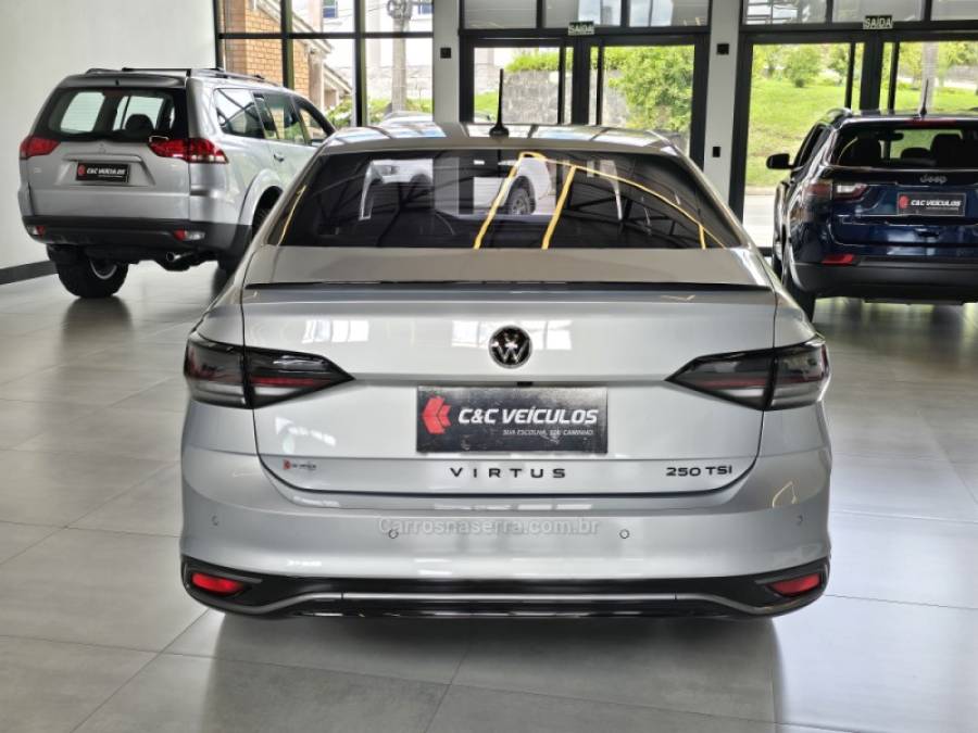 VOLKSWAGEN - VIRTUS - 2023/2023 - Prata - R$ 125.000,00