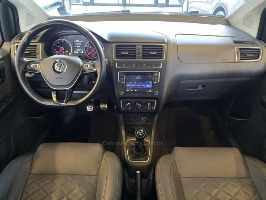 VOLKSWAGEN - CROSSFOX - 2016/2017 - Prata - R$ 58.500,00