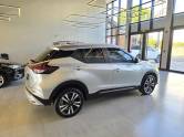 NISSAN - KICKS - 2023/2024 - Prata - R$ 116.000,00