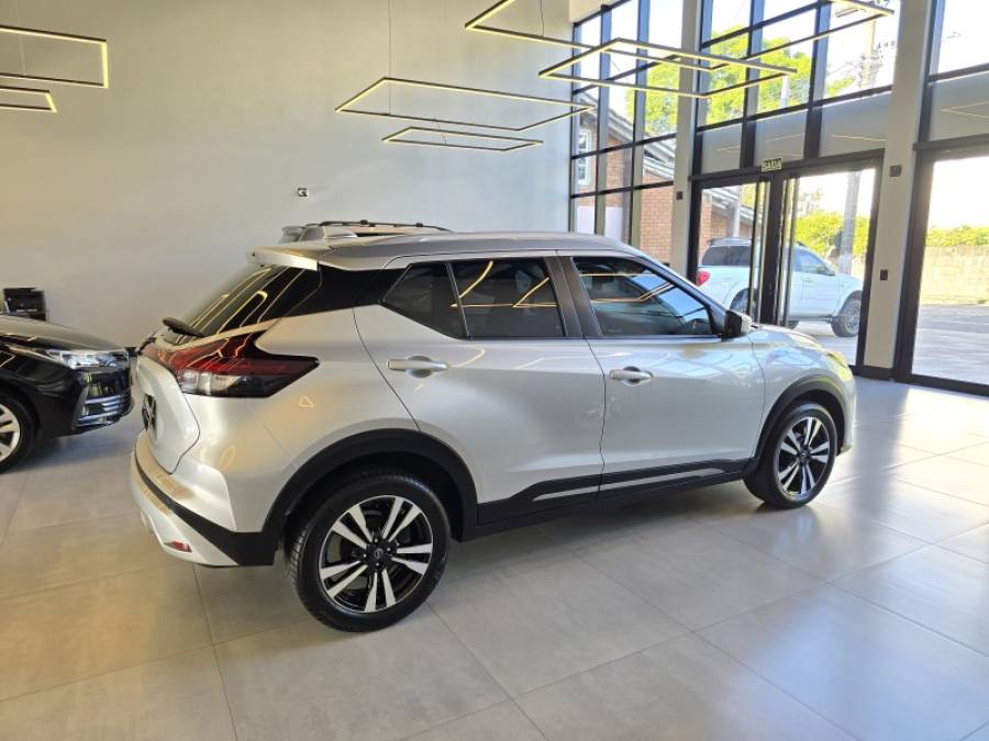 NISSAN - KICKS - 2023/2024 - Prata - R$ 116.000,00