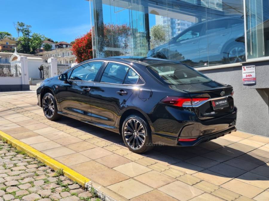 TOYOTA - COROLLA - 2021/2022 - Preta - R$ 144.000,00