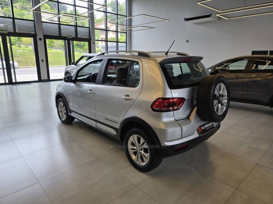 VOLKSWAGEN - CROSSFOX - 2016/2017 - Prata - R$ 58.500,00