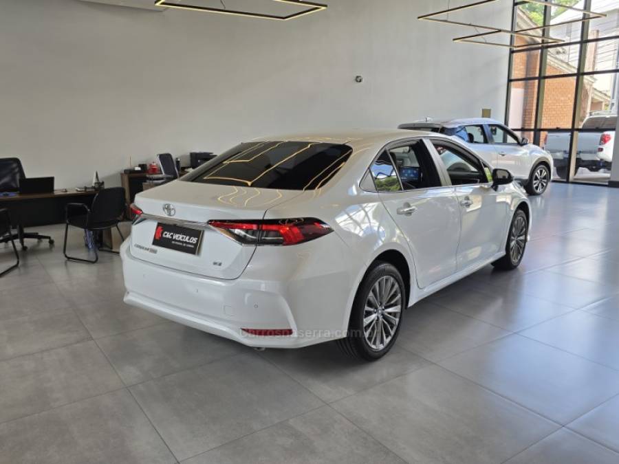 TOYOTA - COROLLA - 2024/2024 - Branca - R$ 149.000,00