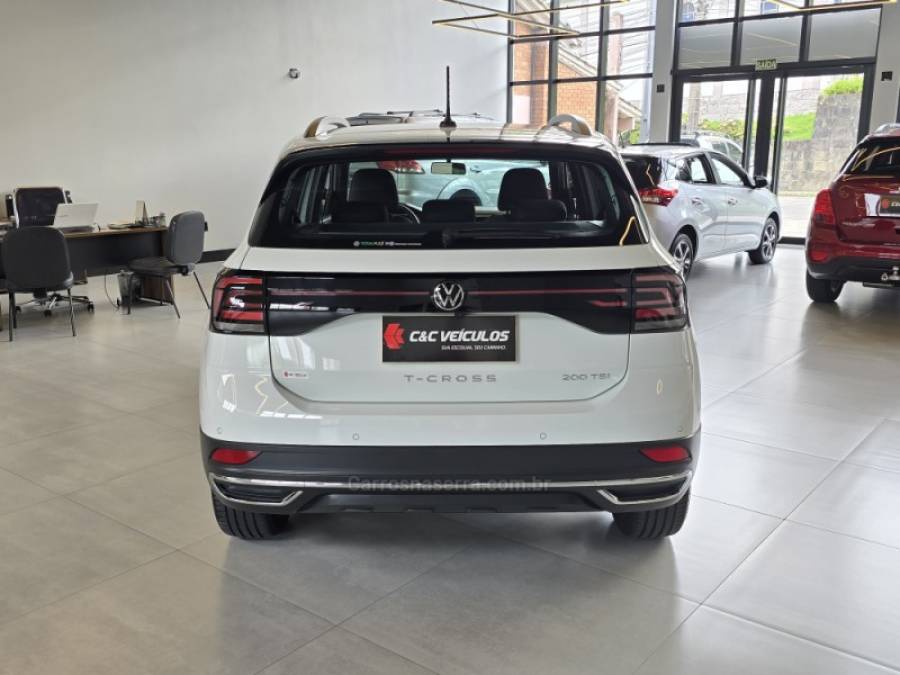 VOLKSWAGEN - T-CROSS - 2023/2024 - Branca - R$ 122.000,00
