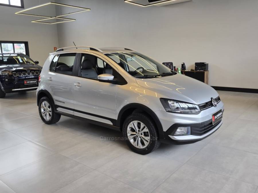 VOLKSWAGEN - CROSSFOX - 2016/2017 - Prata - R$ 58.500,00