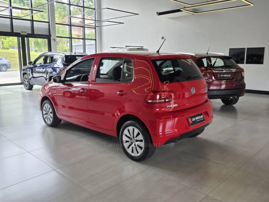 VOLKSWAGEN - FOX - 2015/2016 - Vermelha - R$ 57.000,00