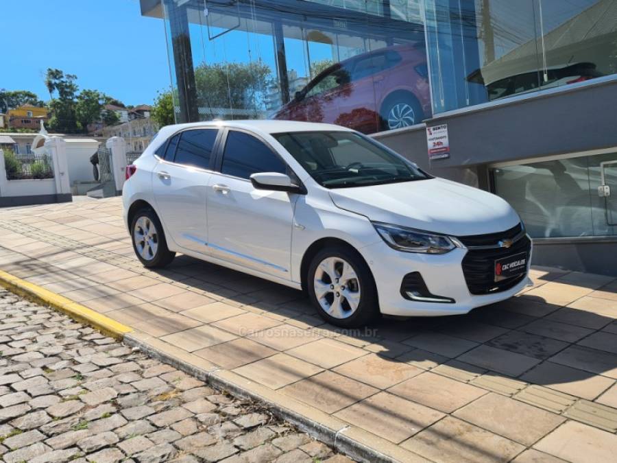 CHEVROLET - ONIX - 2021/2021 - Branca - R$ 82.500,00