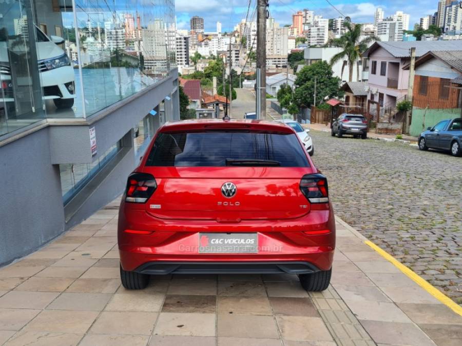 VOLKSWAGEN - POLO - 2022/2023 - Vermelha - R$ 104.000,00