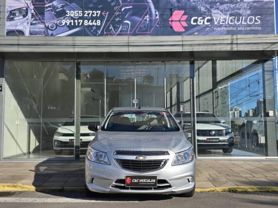 CHEVROLET - ONIX - 2015/2015 - Prata - R$ 47.000,00
