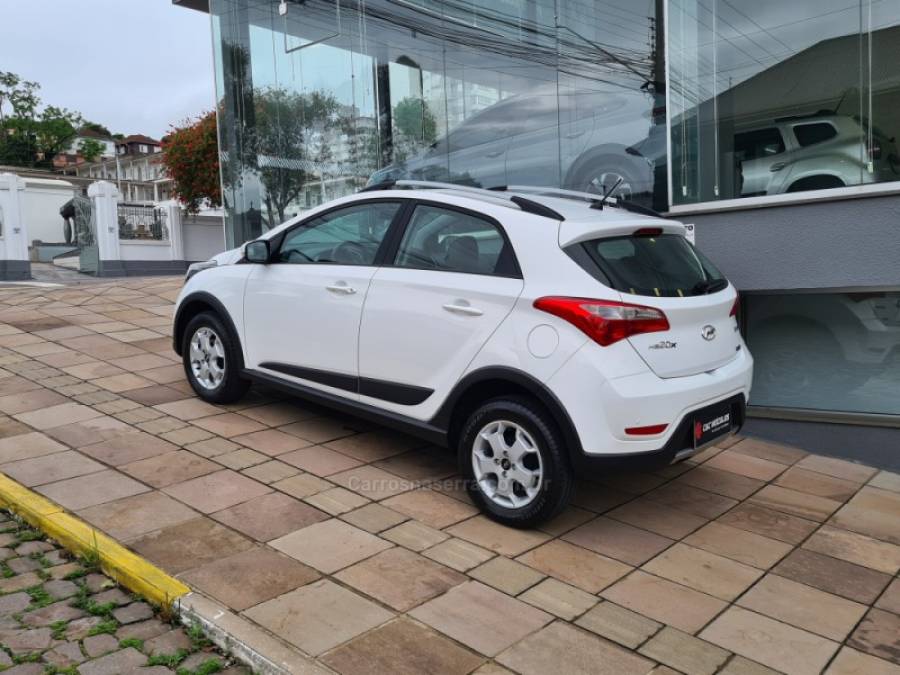 HYUNDAI - HB20X - 2013/2014 - Branca - R$ 59.000,00