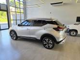 NISSAN - KICKS - 2023/2024 - Prata - R$ 116.000,00