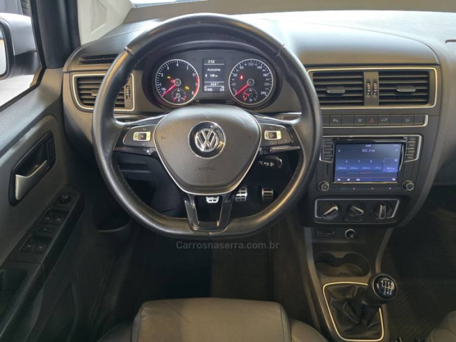 VOLKSWAGEN - CROSSFOX - 2016/2017 - Prata - R$ 58.500,00